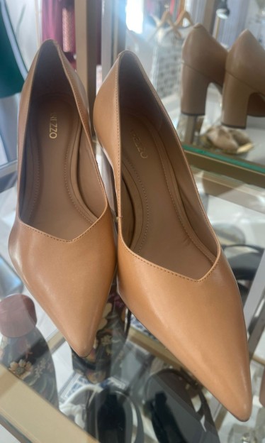 Scarpin Nude Couro Bico Fino Arezzo Ref 14219