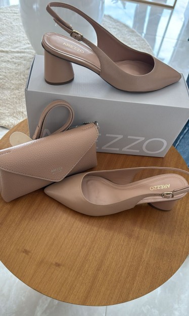 Scarpin Arezzo Nude Couro Salto Geométrico Slingback