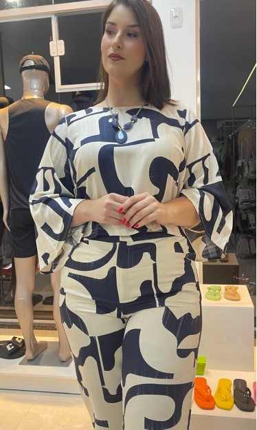 Blusa quadradinha manga kimono CaCay Ref 13274