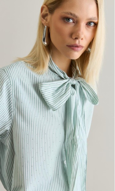 Camisa Com Amarração Na Gola Carlota Costa Verde Ref 13513