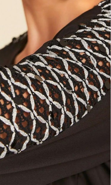 Vestido Morena Rosa Ajustado Decote Careca Manga Curta Midi Preto