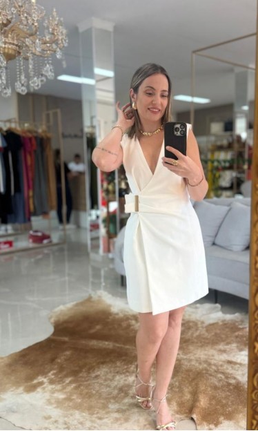 Vestido Morena Rosa Curto Decote V Off White