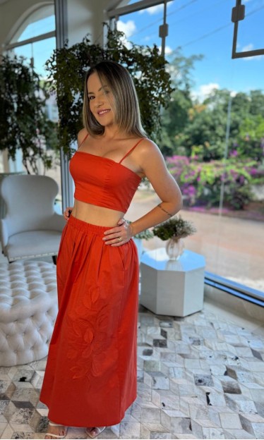 Conjunto Top e Saia com Detalhes de Flor Carlota Costa 
